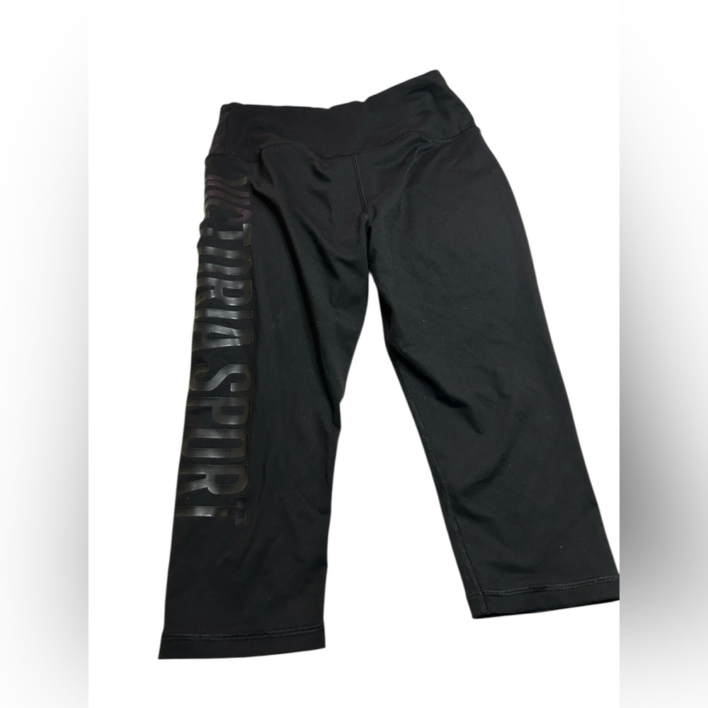 Victoria Sport Knockout Crop Capri Leggings